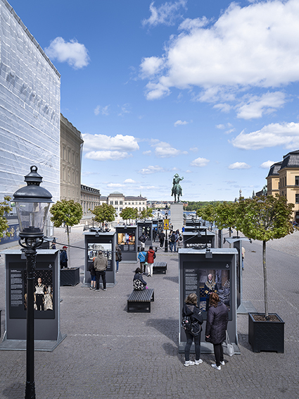 Fotoutställning på Slottsbacken utanför Kungliga slottet i Stockholm
